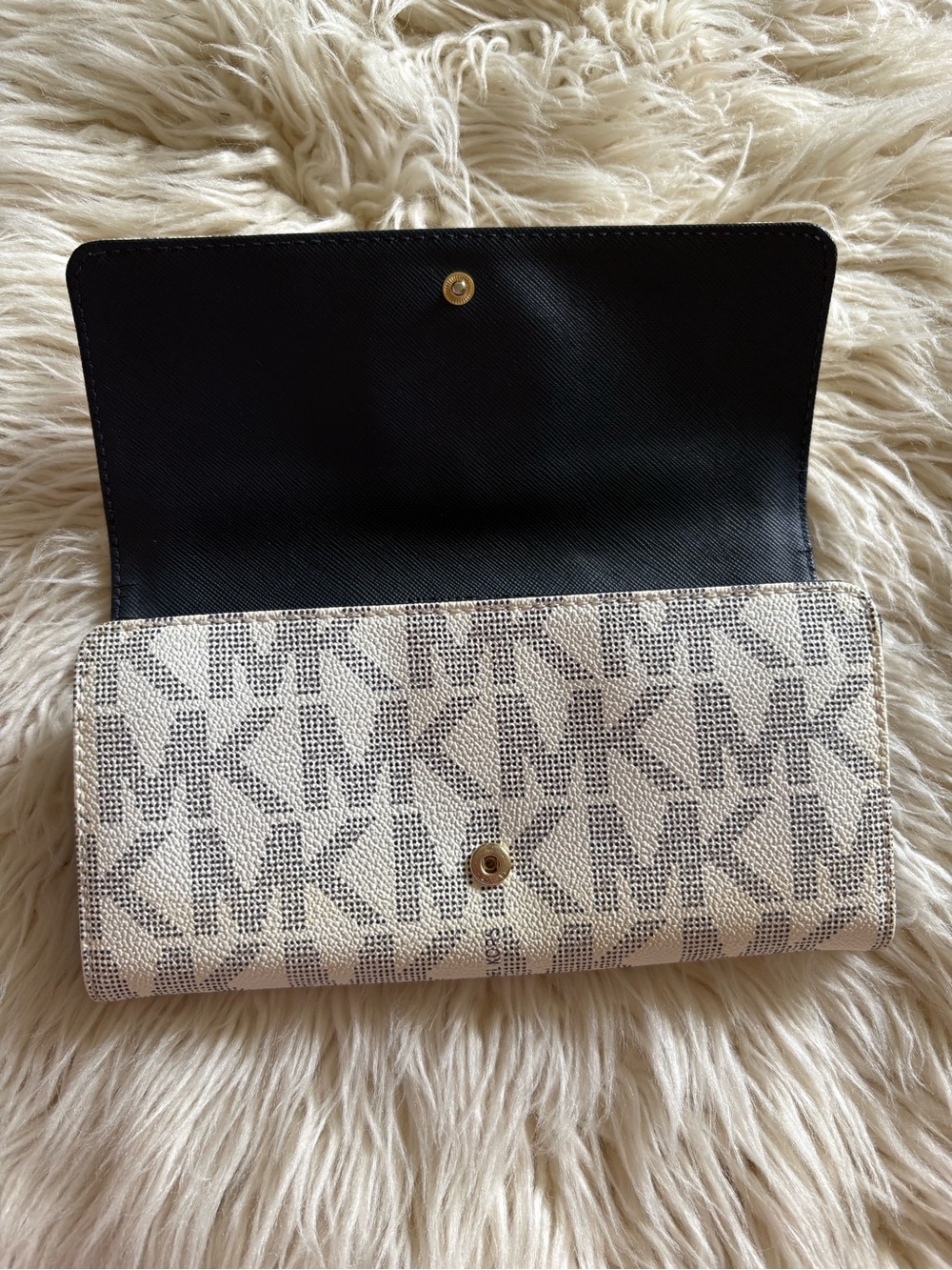 Michael Kors Vanilla Signature MK Logo Fulton Flap Continental Wallet Clutch EUC - Picture 10 of 16